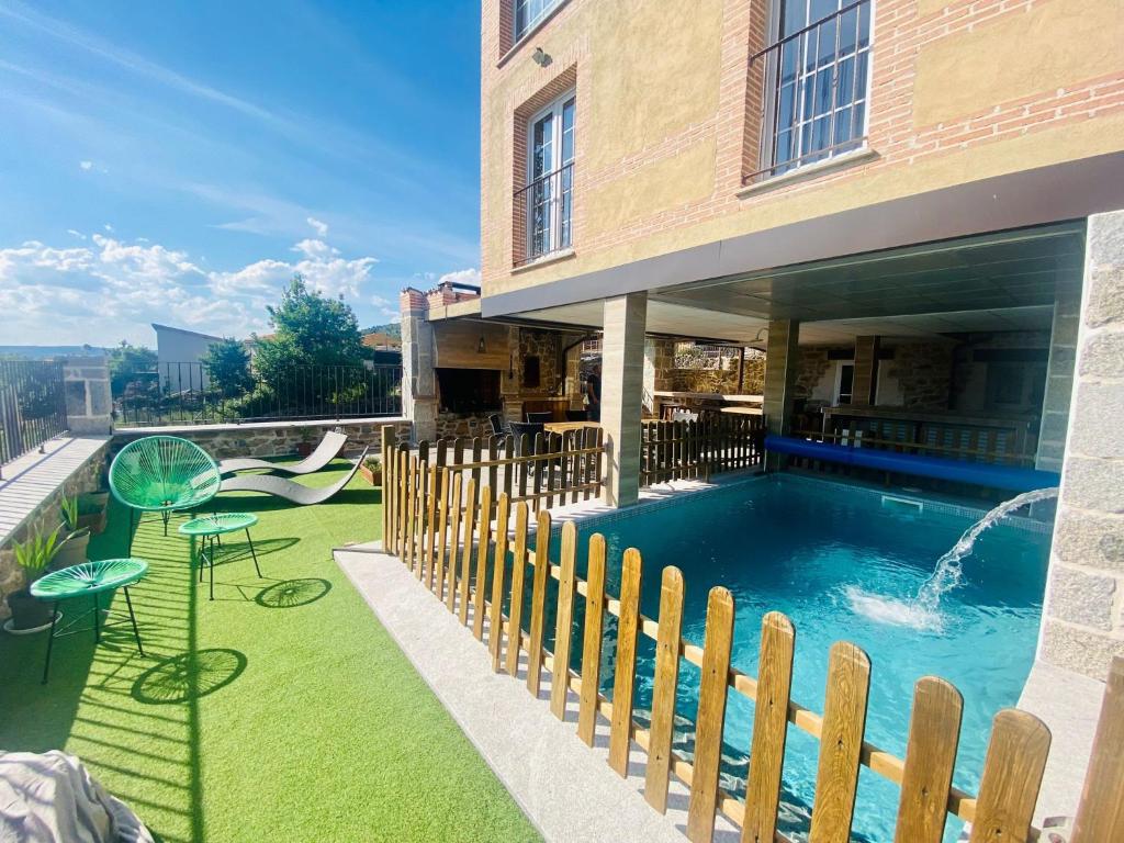 The swimming pool at or close to Raices