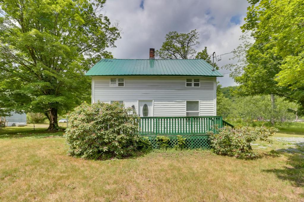 Downsville Vacation Rental with Deck Walk to River!, Downsville