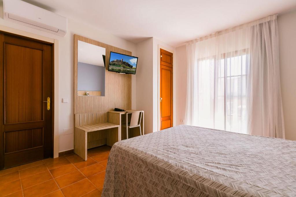 Televízia a/alebo spoločenská miestnosť v ubytovaní Hotel Galicia