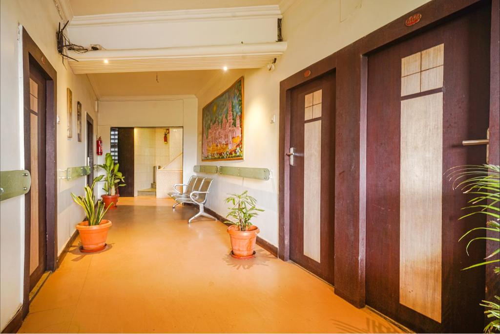 Posezení v ubytování FabHotel Shravan - Nr Eternity Mall