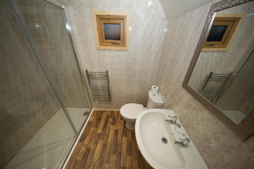 Koupelna v ubytování Wall Eden Farm - Luxury Log Cabins and Glamping