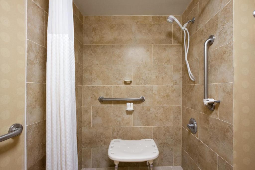 Super 8 by Wyndham Calhoun - King Room - Mobility Access/Non-Smoking