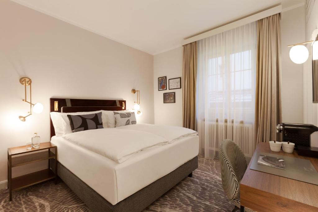 Ένα ή περισσότερα κρεβάτια σε δωμάτιο στο Hotel Elephant Weimar, Autograph Collection