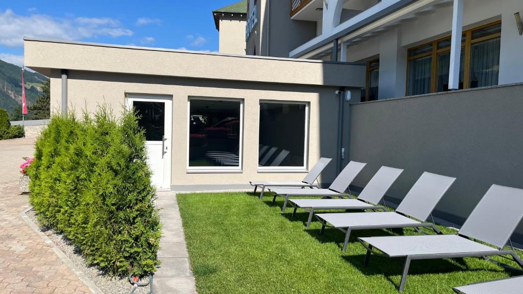 Aed väljaspool majutusasutust Hotel Saxl