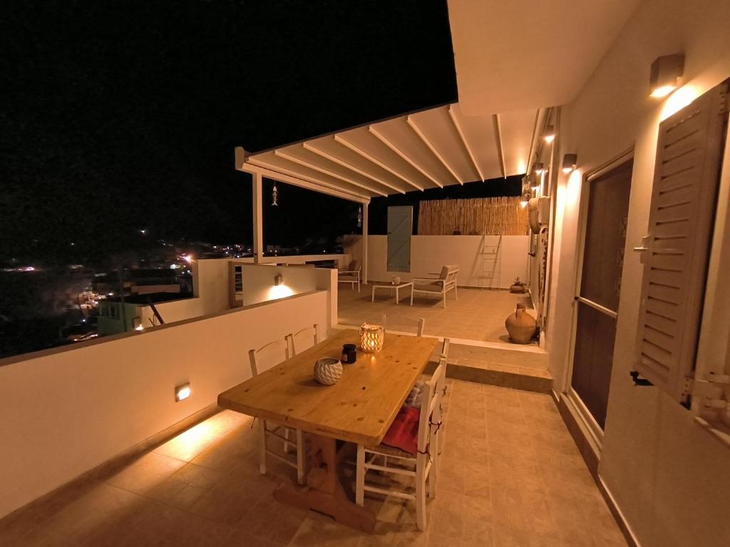 Balkón nebo terasa v ubytování Matala home Golden View