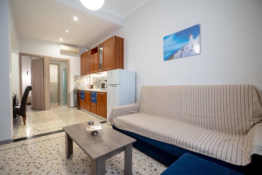 Ruang duduk di Piraeus port 1 bedroom 2 persons apartmet by MPS