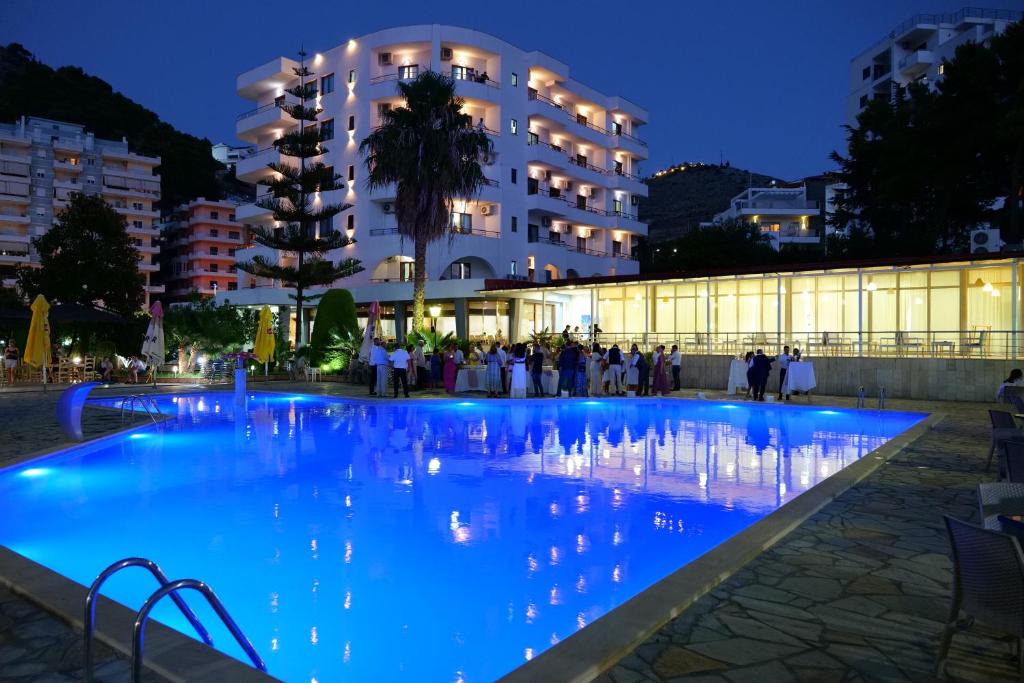 Bazén v ubytování Hotel Mediterrane nebo v jeho okolí