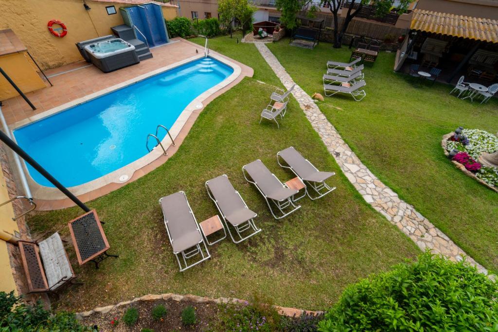 Bazén v ubytovaní Hotel Sant Joan alebo v jeho blízkosti
