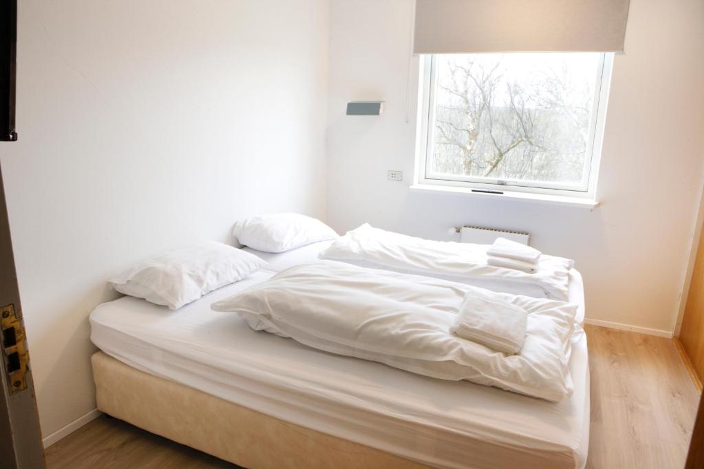 Rúm í herbergi á Eiðar - Hostel