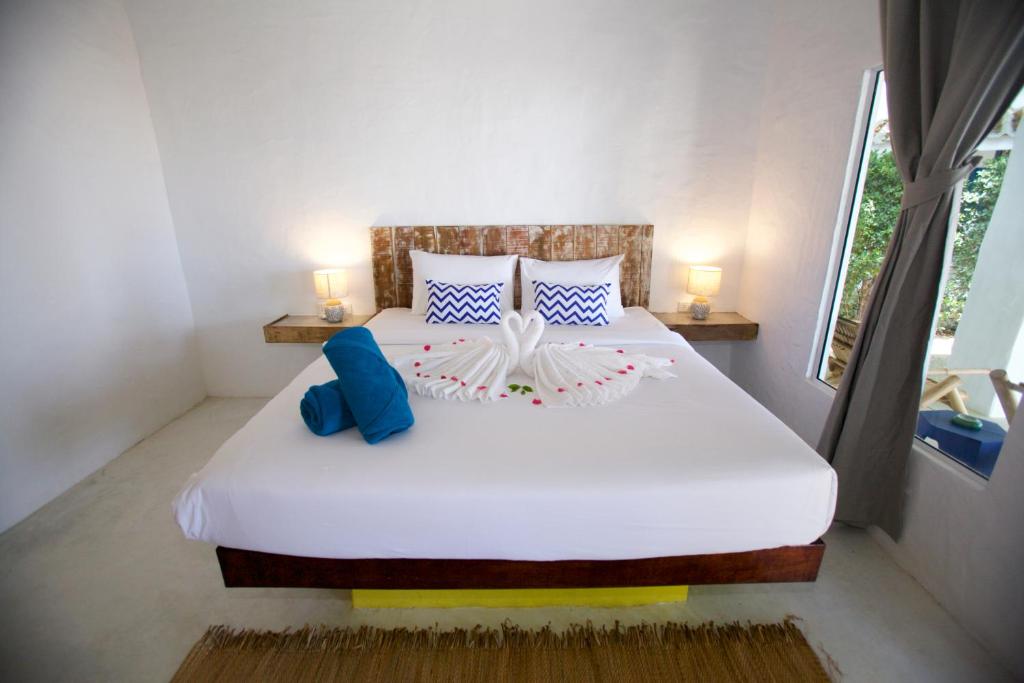 Lime N Soda Beachfront Resort - Deluxe Beachside Cottage