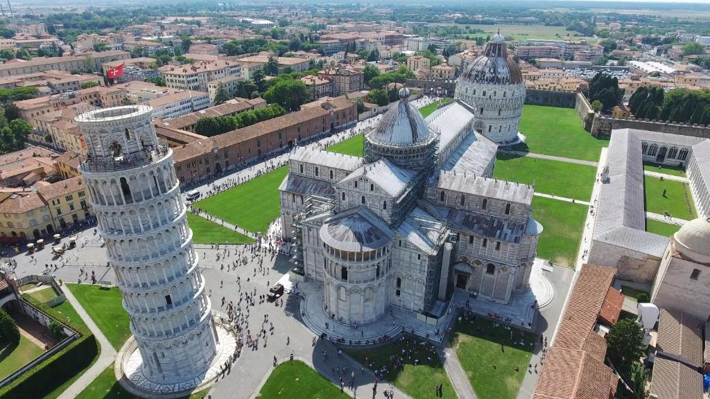 ART SUITE GALLERY - Tuscany - medieval town close to Florence, Pisa, Lucca, Chianti Zone, Versilia - Holiday Home