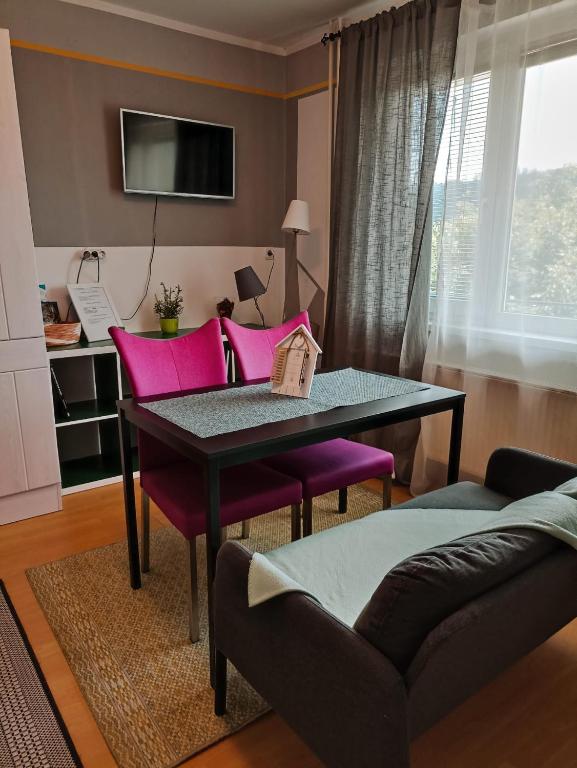 A television and/or entertainment centre at Apartmaji Sofia