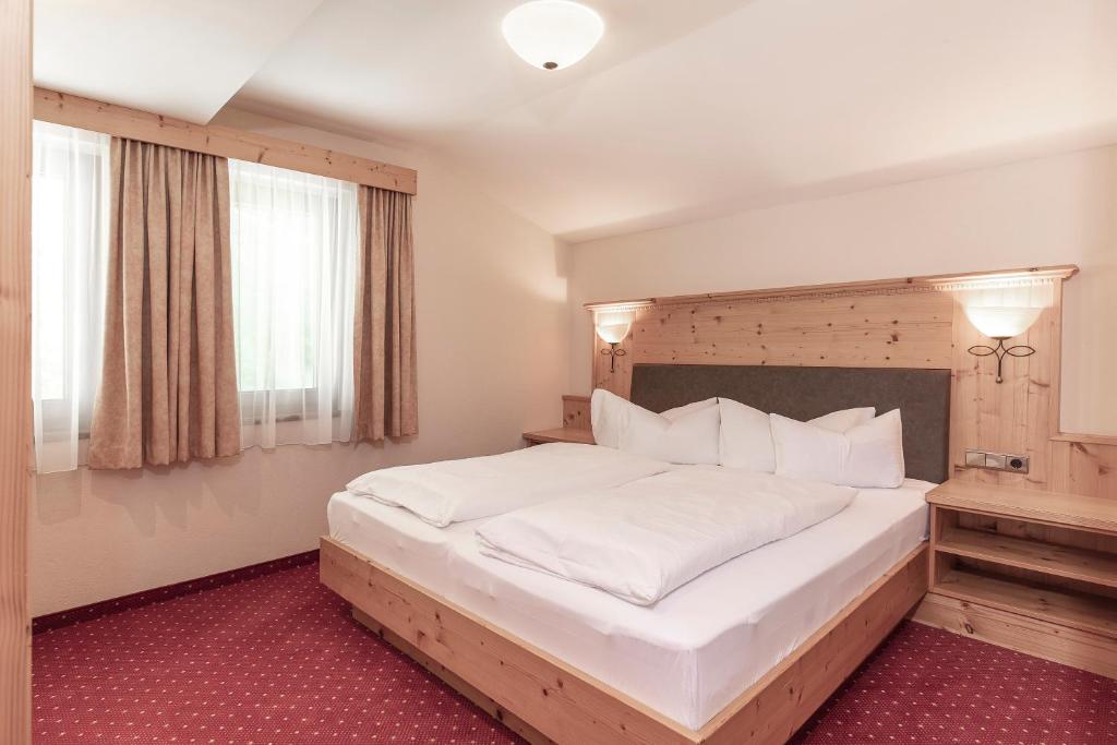 A bed or beds in a room at Panorama Appartements