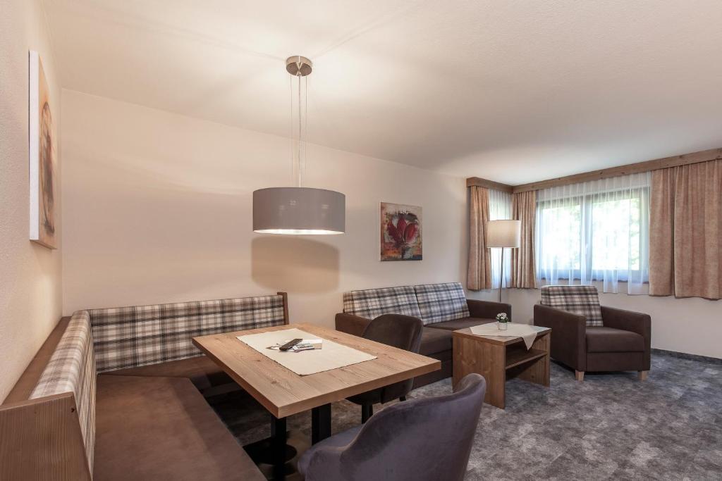 A seating area at Panorama Appartements