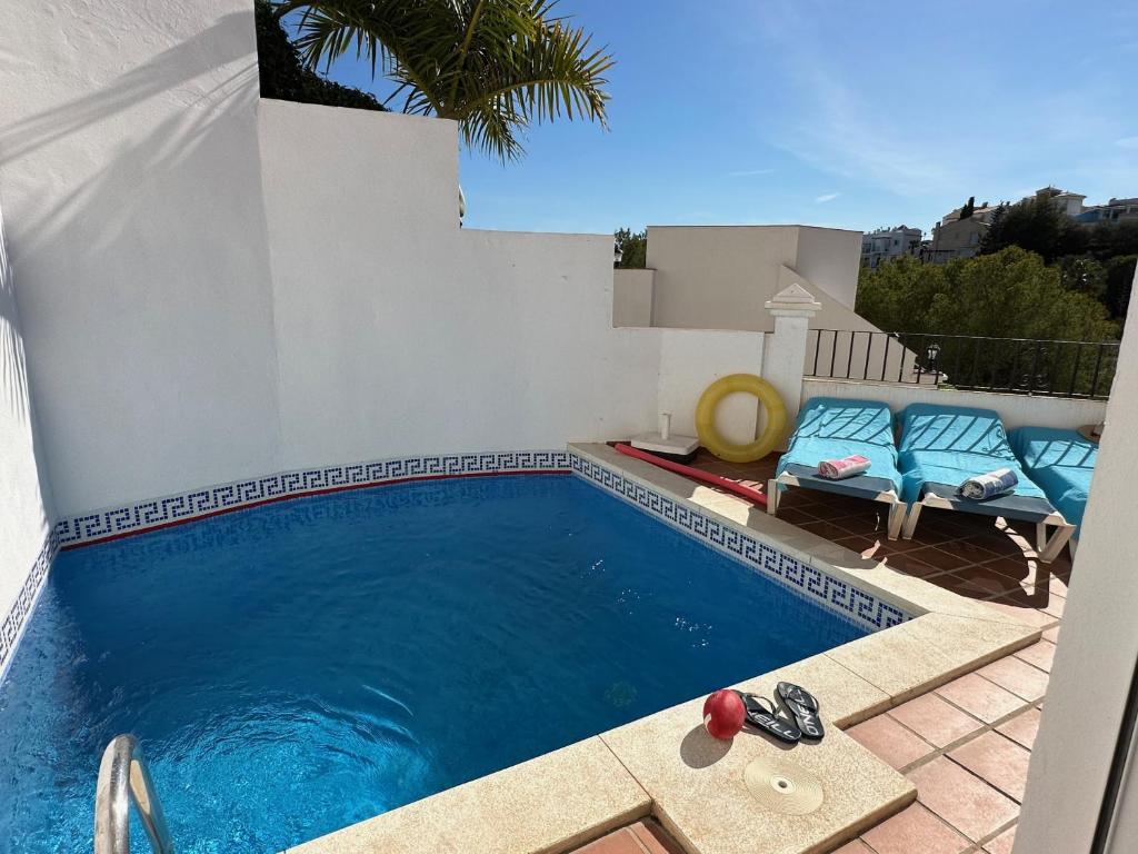 Bazén v ubytování Spacious family villa Aljamar 8a nebo v jeho okolí
