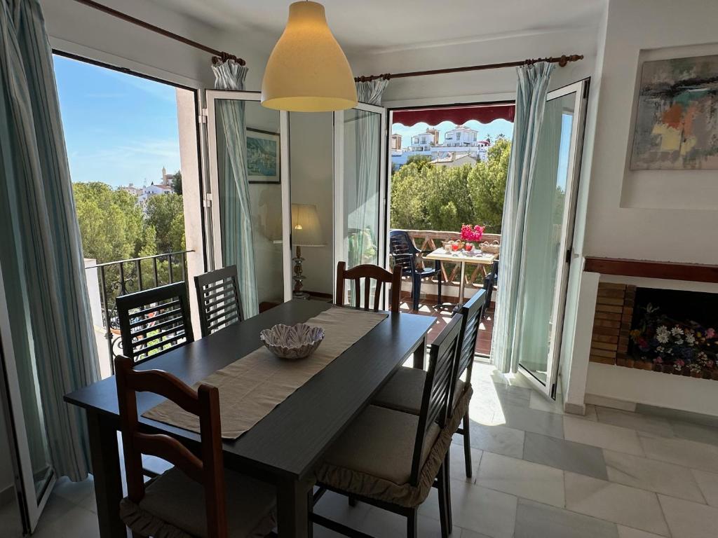 Balkón nebo terasa v ubytování Spacious family villa Aljamar 8a
