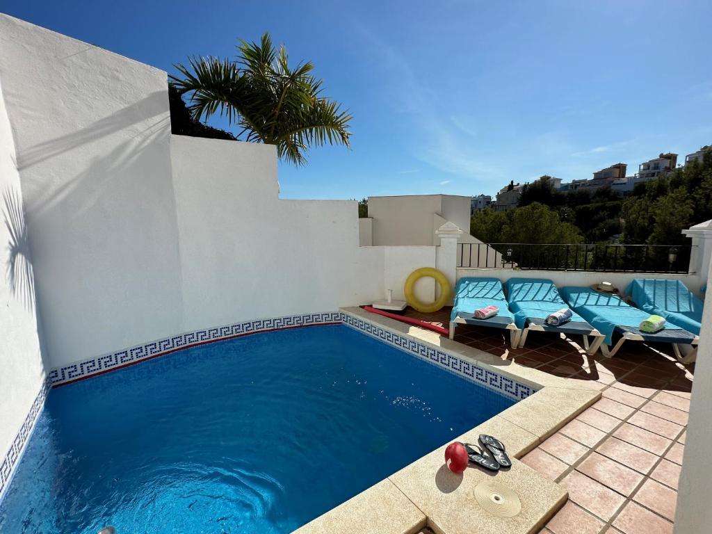 Bazén v ubytování Spacious family villa Aljamar 8a nebo v jeho okolí