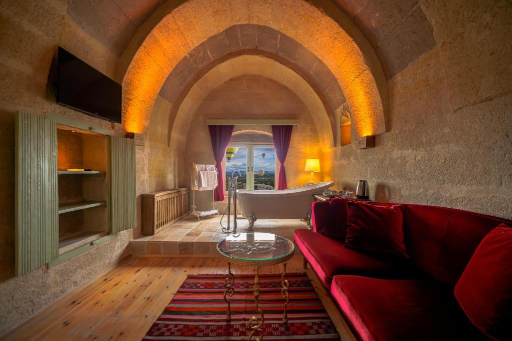Takaev Cave House - Suite De La Cueva De Cafan