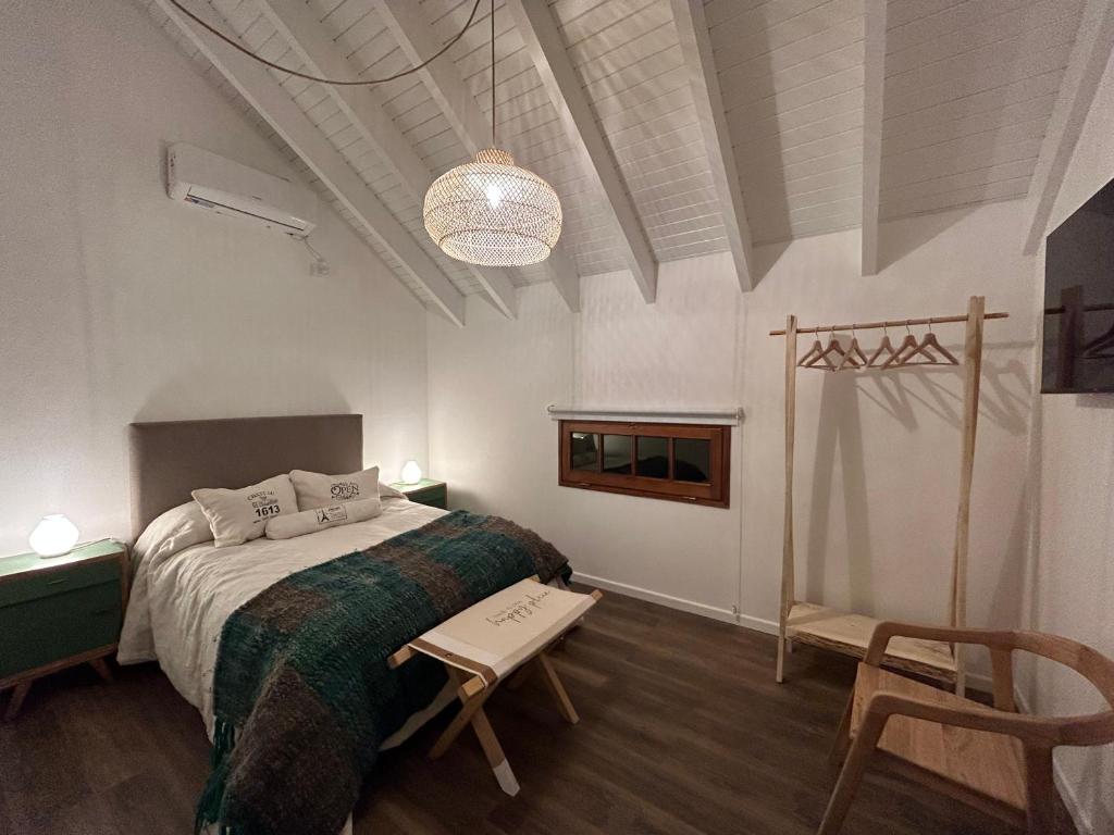 Postel nebo postele na pokoji v ubytování Oeste suites