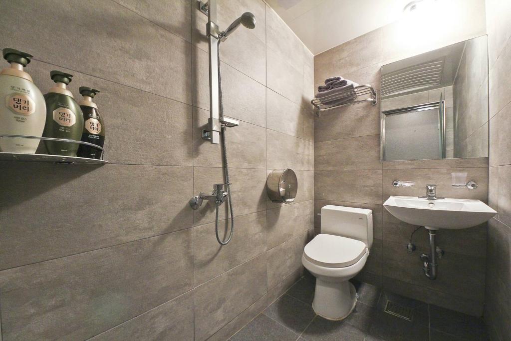 Carlton Hotel - Deluxe King Room