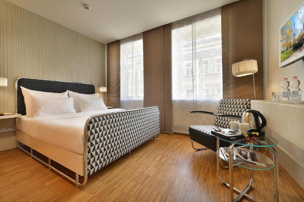 Three Crowns Hotel - Resim 1