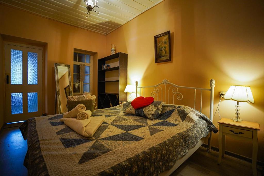 Postel nebo postele na pokoji v ubytování Sighnaghi Art Hotel