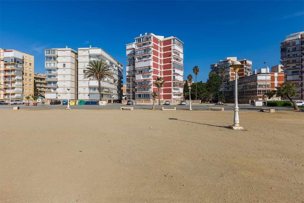 Výhľad na mesto Torre del Mar alebo výhľad na mesto priamo z apartmánu