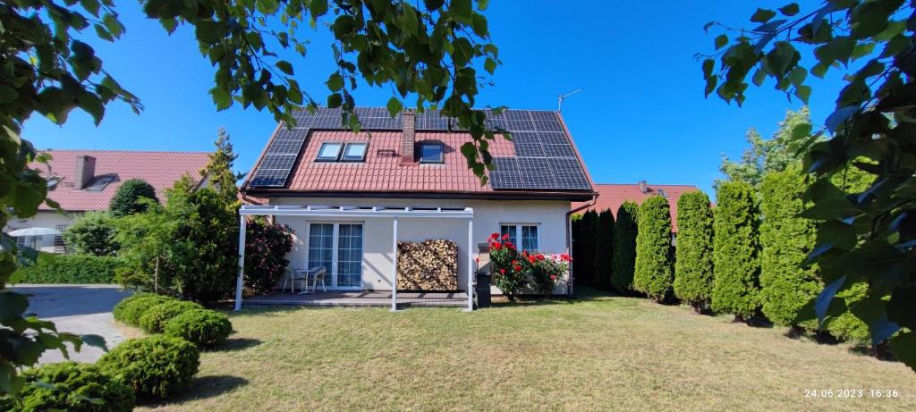 a house with a red roof and a yard at Miniwilla in Władysławowo