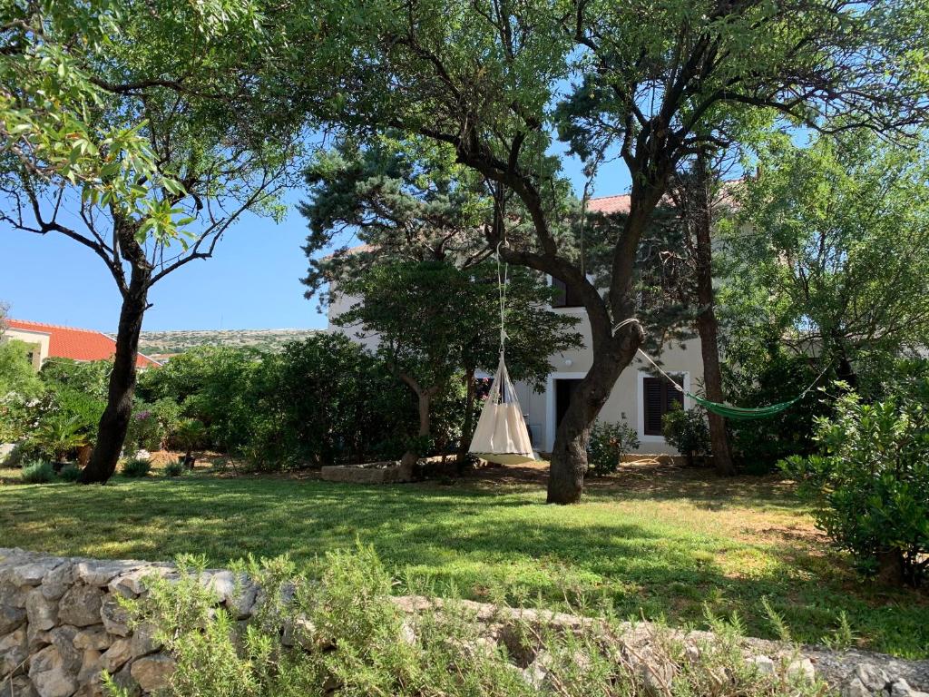 a house with a hammock in a yard at Stone & Salt Getaway Home in Šimuni