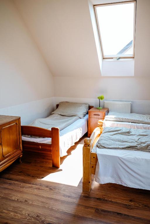 Przy Trójstyku - Habitación Triple Con Baño Compartido