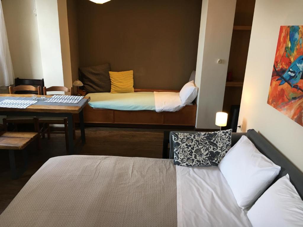 Postel nebo postele na pokoji v ubytování Aethri Pelion Suites