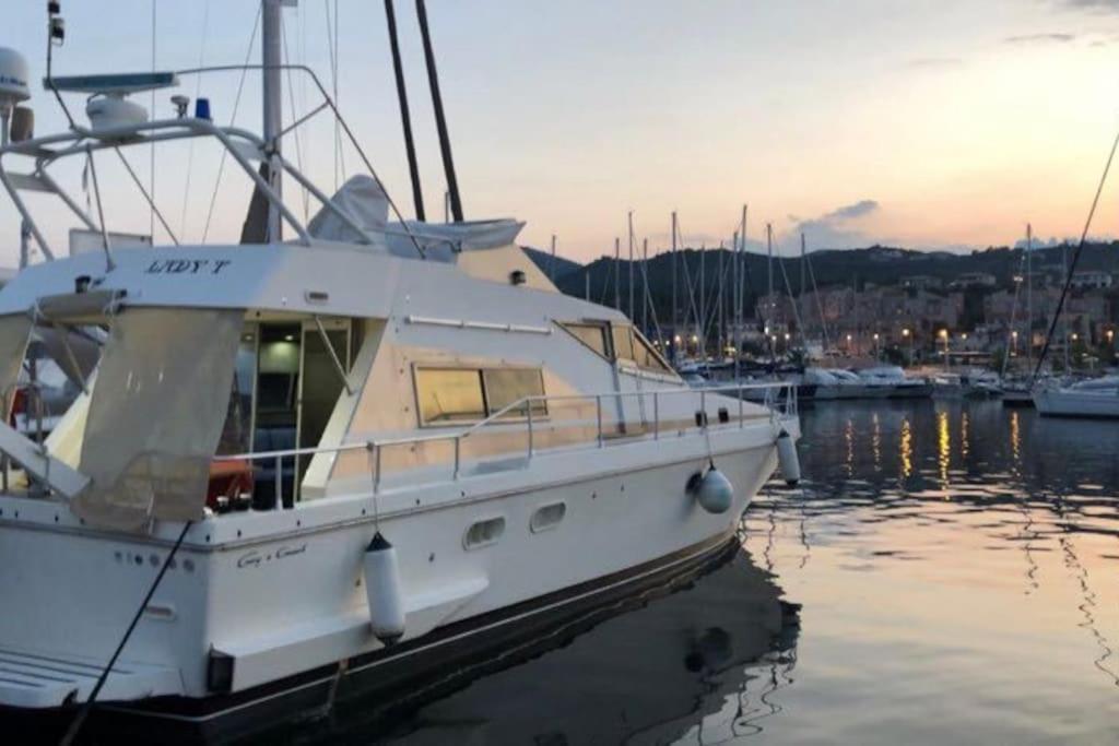 a white boat is docked in a harbor at Séjour insolite à bord d'un Yacht à Porto Vecchio in Porto-Vecchio