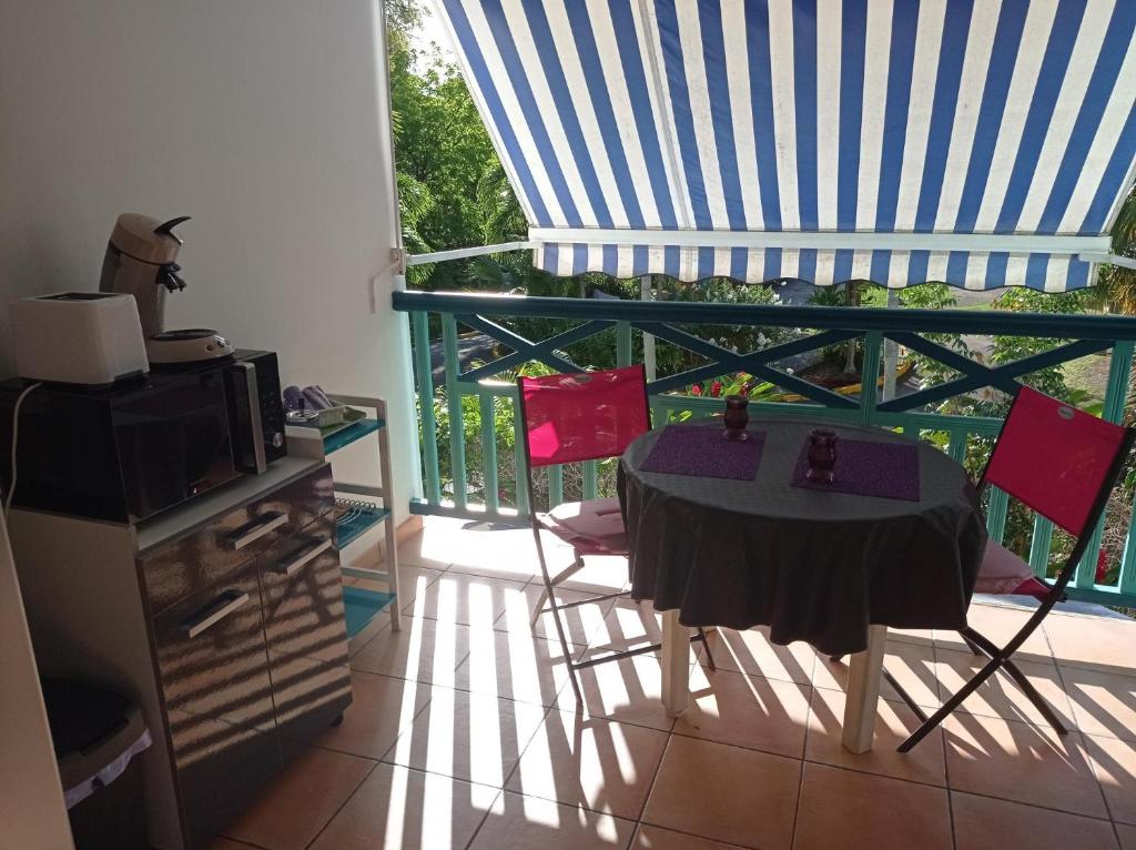 Balkón nebo terasa v ubytování Studio Mahogany