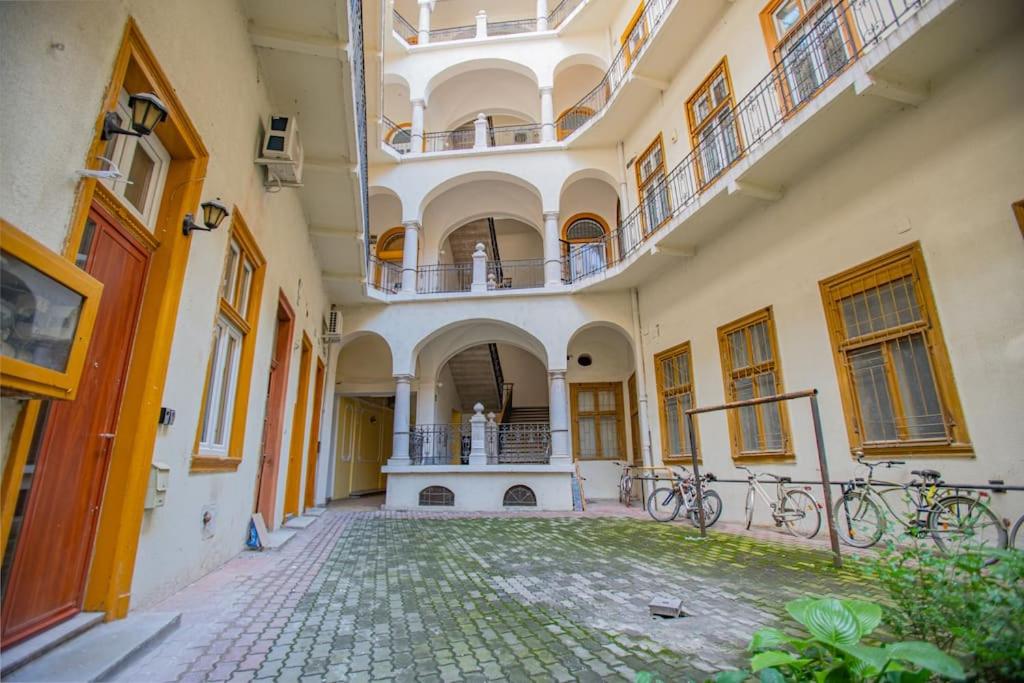 Cute gallery flat in Dob str, Mars 1072 Budapest, 52 Dob utca kép - 1