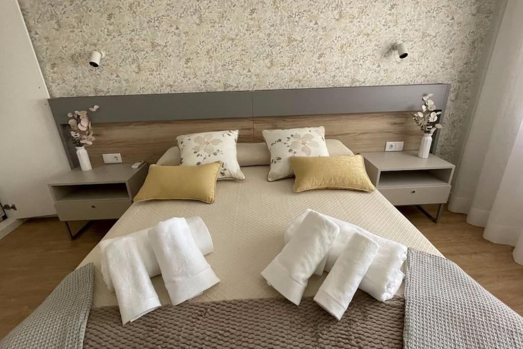 a bedroom with a large bed with white pillows at Vivienda Vista Mayor 3 dorm íntegro in La Guardia