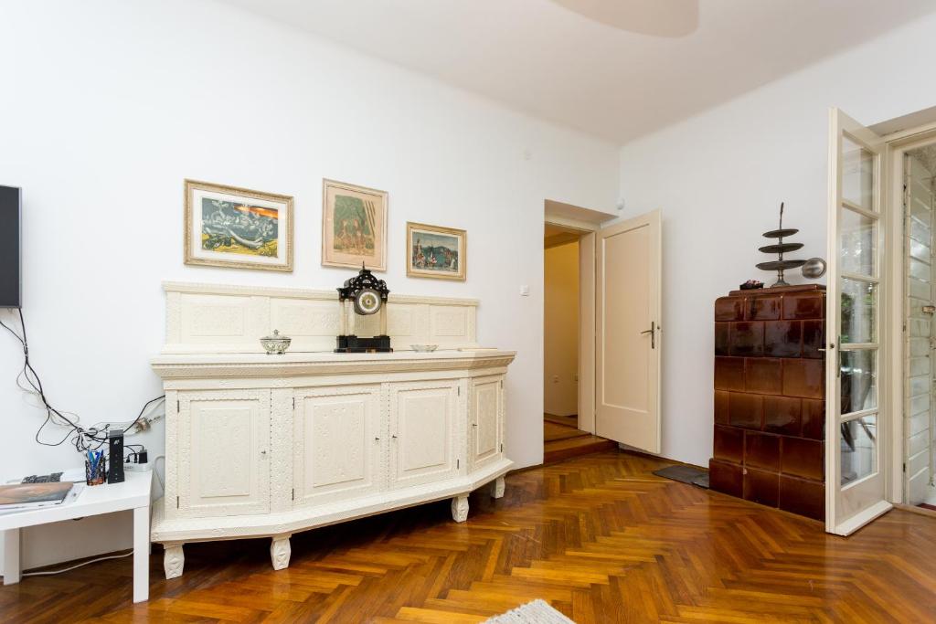 TV in/ali zabaviščno središče v nastanitvi Villa Linda