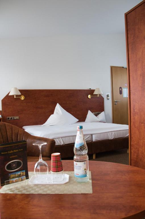 Postel nebo postele na pokoji v ubytování Hotel Quellenhof