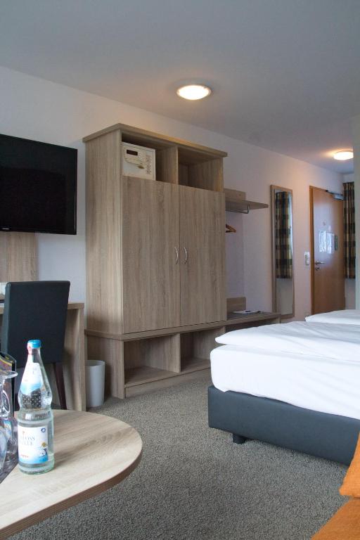 Postel nebo postele na pokoji v ubytování Hotel Quellenhof