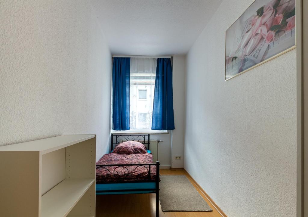 a small room with a bed and a window at 3 Zimmer FeWo Karli in Leipzig