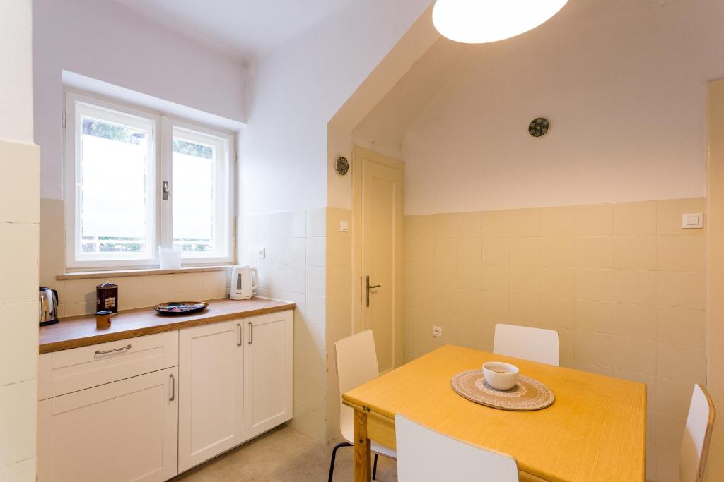 Kuhinja oz. manjša kuhinja v nastanitvi Villa Linda