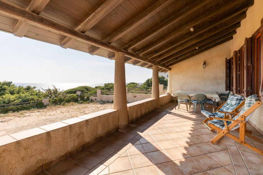 a patio with chairs and a table on a house at Villa Timbora in Càbras