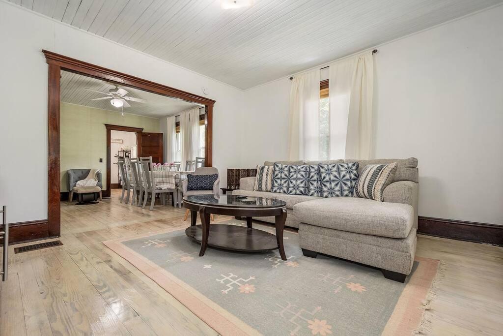 Mountain Serene Views and Creekside Charm Pet friendly, Rowlesburg