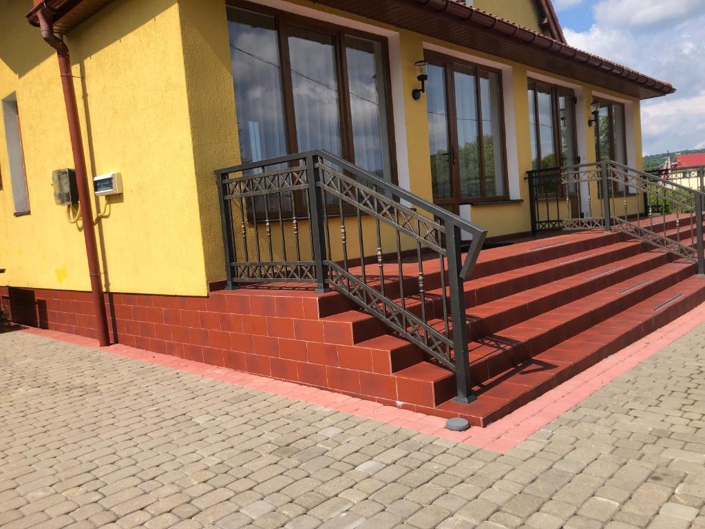 Budova, kde se aparthotel nachází