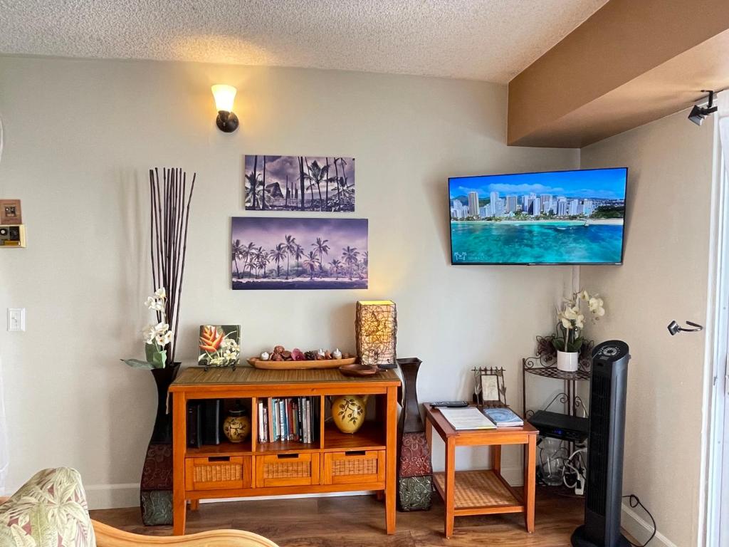 Příslušenství pro přípravu čaje a kávy v ubytování Jenny's Cottage Waikiki