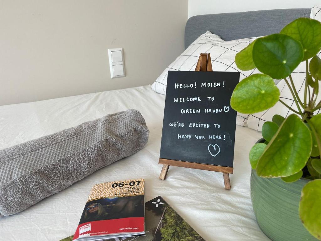 Green Haven - Guest Room in Mid Century Modern Homestay Apt Luxembourg - Housity