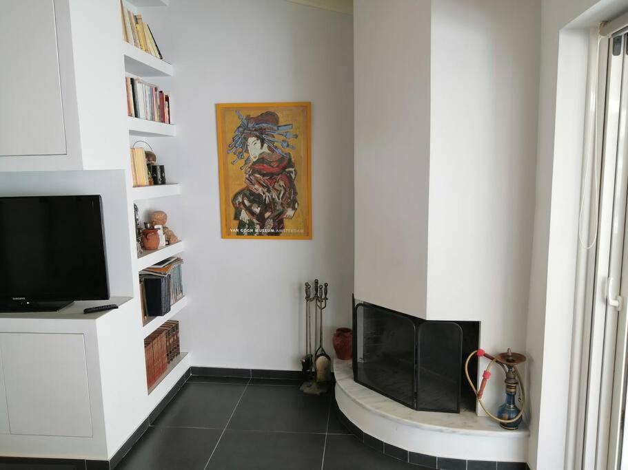 TV a/nebo společenská místnost v ubytování Manolis Loft