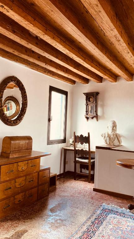 A seating area at Cà Sardi