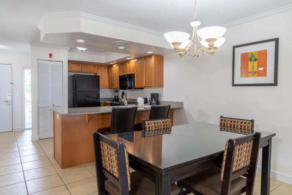Legacy Vacation Resorts Kissimmee & Orlando - Near Disney - One-Bedroom Suite