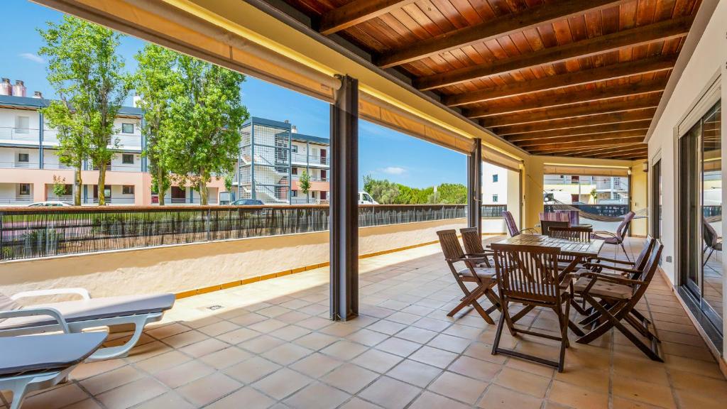 Wonderful Flat with Big Patio & Pool by LovelyStay