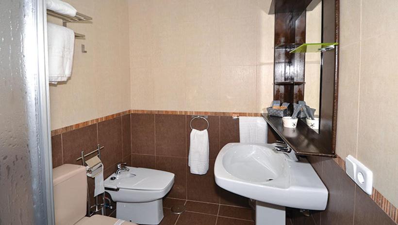 Koupelna v ubytování Apartamentos Turisticos Dormi2